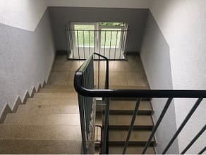 gepflegtes 11 Parteienhaus in ideal zentral vermietbarer Lage von Essen inkl. Balkon, Garten, Solar - Treppenhaus