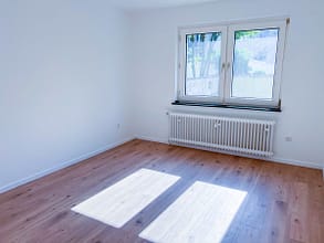 Freie EG Wohnung in Holsterhausen - Wohn/Schlafzimmer