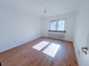 Freie EG Wohnung in Holsterhausen - Wohn/Schlafzimmer