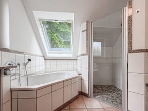 Ankommen. Wohlfühlen. Ein Zuhause zum Leben, Entspannen und Großwerden. - Badezimmer 1 mit Sauna