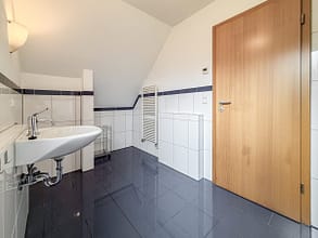 Ankommen. Wohlfühlen. Ein Zuhause zum Leben, Entspannen und Großwerden. - Badezimmer 2