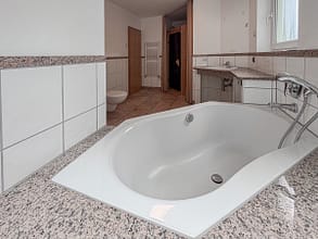 Ankommen. Wohlfühlen. Ein Zuhause zum Leben, Entspannen und Großwerden. - Badezimmer 1 mit Sauna