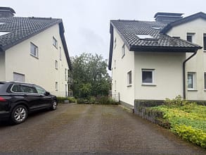 Ankommen. Wohlfühlen. Ein Zuhause zum Leben, Entspannen und Großwerden. - Außenstellplatz