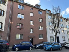 Gestalten Sie Ihr Zuhause selbst: renovierungsbedürftige EG Wohnung - Hausansicht