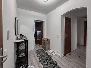 Zwischen Alltag und Rückzug – Balkonwohnung im 2. OG in Essen-Steele - Flur