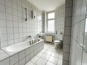 Zentral wohnen. Terrasse genießen. Zukunft sichern. - Badezimmer