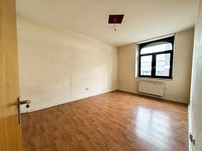 Zentral wohnen. Terrasse genießen. Zukunft sichern. - Wohnzimmer