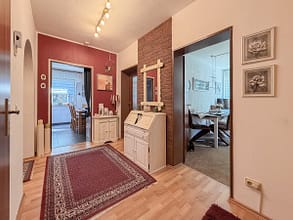 Langjährig vermietet I 7.200 € Jahresmiete I Garage - Diele w. Ansicht