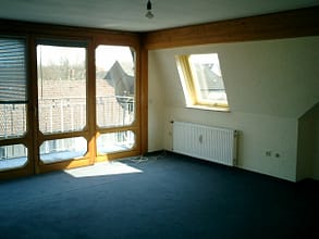 Lichtdurchflutete DG-Wohnung mit Balkon + Loggia und Einzelgarage in ruhiger Lage - Balkon-historische Aufnahme