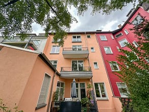 Lichtdurchflutete DG-Wohnung mit Balkon + Loggia und Einzelgarage in ruhiger Lage - Rückansicht