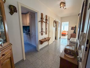Mehr als nur vier Wände: Balkon, Grün und eigene Garage in Essen-Stadtwald - Flur
