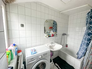 Investieren. Halten. Wachsen. - Muster Bad