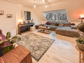 Zentrale Dachgeschosswohnung in Essen City – nur wenige Minuten zur Innenstadt - Wohnzimmer