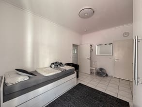 Vollvermietetes Mehrfamilienhaus mit 7 Wohneinheiten in Essen-Schonnebeck - Schlafzimmer 1 w. Ansicht