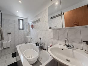 Vollvermietetes Mehrfamilienhaus mit 7 Wohneinheiten in Essen-Schonnebeck - Badezimmer