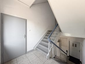 Vollvermietetes Mehrfamilienhaus mit 7 Wohneinheiten in Essen-Schonnebeck - Hausflur