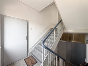 Vollvermietetes Mehrfamilienhaus mit 7 Wohneinheiten in Essen-Schonnebeck - Hausflur
