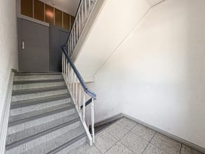 Vollvermietetes Mehrfamilienhaus mit 7 Wohneinheiten in Essen-Schonnebeck - Hausflur