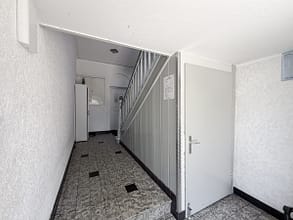 Vollvermietetes Mehrfamilienhaus mit 7 Wohneinheiten in Essen-Schonnebeck - Hausflur
