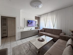 Vollvermietetes Mehrfamilienhaus mit 7 Wohneinheiten in Essen-Schonnebeck - Wohnzimmer w. Ansicht