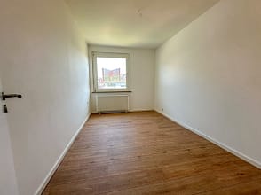 New Beginning in DU-Großenbaum - Kinderzimmer Büro