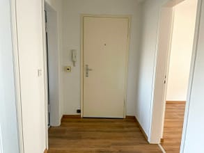 moderne 1.5-Zimmer-Wohnung mit Balkon, zentral in Holsterhausen - Wohnungseingang