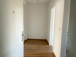 moderne 1.5-Zimmer-Wohnung mit Balkon, zentral in Holsterhausen - Flur