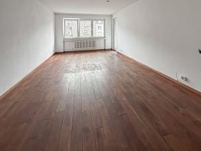 Zwischen Alltag und Rückzug – Balkonwohnung im 1. OG in Essen-Steele - Wohnzimmer