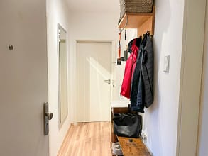 2-Zimmer-Wohnung mit Balkon und großem modernem Bad in Holsterhausen - Flur
