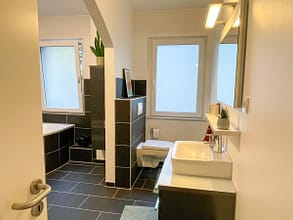2-Zimmer-Wohnung mit Balkon und großem modernem Bad in Holsterhausen - Badezimmer