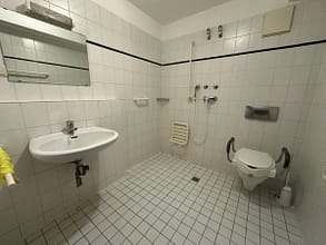 ♿ Barrierefreies Appartement in gepflegter Anlage am Stadtwaldplatz // 410 - Badezimmer