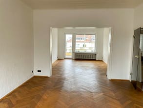 schöne Altbau Wohnung mit 3 luftigen Zimmer im Essener Süden und großem Balkon - Wohnzimmer