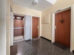 36 m² Wohnkomfort mit direktem Zugang ins Freie - Hausflur mit Aufzug