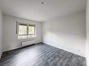 Licht, Luft und Lebensraum – eine charmante 3,5-Zimmer-Wohnung mit Balkon im 1. OG. - Schlafzimmer 1