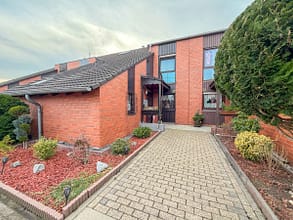 Ihre Zukunft beginnt hier: 4 Zimmer, Garten und jede Menge Möglichkeiten - Hausansicht