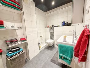 Ihre Zukunft beginnt hier: 4 Zimmer, Garten und jede Menge Möglichkeiten - Badezimmer