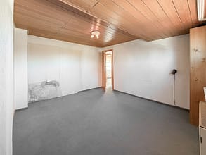 Familienglück mit viel Raum und Potenzial - Schlafzimmer 1 ander Ansicht