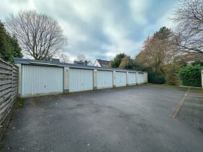 Wertanlage mit Rendite+ Potenzial - Garagenhof