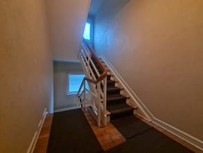 schöne Altbau Wohnung mit 3 Zimmer im Essener Süden mit großem Balkon - Treppenhaus