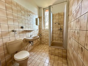 4-Zimmer-Altbauwohnung mit Blick ins grüne Mühlenbachtal – UKE - Gäste Bad mit Dusche