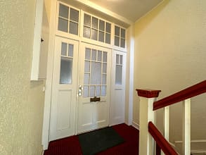 4-Zimmer-Altbauwohnung mit Blick ins grüne Mühlenbachtal – UKE - Wohnungseingang