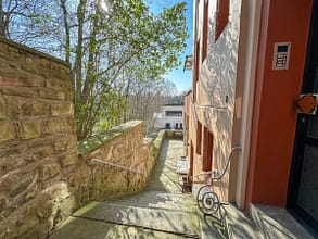 4-Zimmer-Altbauwohnung mit Blick ins grüne Mühlenbachtal – UKE - Hauseingang