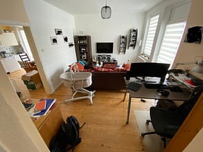 gepflegtes 11 Parteienhaus in ideal zentral vermietbarer Lage von Essen inkl. Balkon, Garten, Solar - Wohnzimmer 1. OG rechts