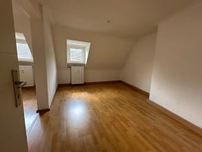 Stabile Rendite in belebter Lage | Faktor Soll 11,61 | Provisionsfrei - DG rechts Kinderzimmer