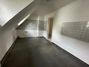 Stabile Rendite in belebter Lage | Faktor Soll 11,61 | Provisionsfrei - DG rechts Küche