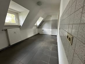 Stabile Rendite in belebter Lage | Faktor Soll 11,61 | Provisionsfrei - DG rechts Küche2