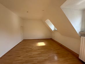 Stabile Rendite in belebter Lage | Faktor Soll 11,61 | Provisionsfrei - DG rechts Schlafzimmer