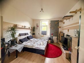 Anlage mit Zukunft | ruhiges MFH mit enormen Potenzial - Schlaf - Wohnzimmer EG re