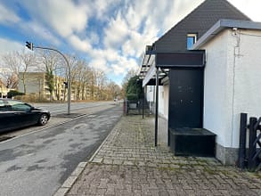 Flexible Bürofläche mit Potenzial – ideal für ruhige Dienstleistungen & Beratung - Strassenverlauf