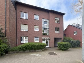 Licht, Luft und Lebensraum – charmante 3,5-Zimmer-Dachgeschosswohnung mit Balkon - Hausansicht